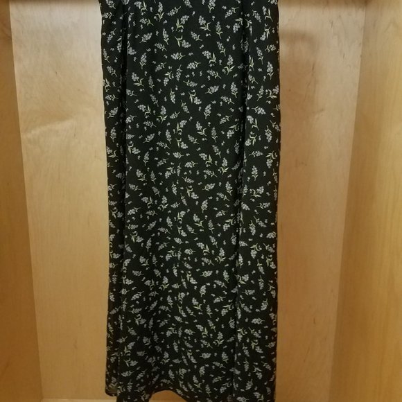 Liz Claiborne Maxi Skirt - Picture 2 of 2